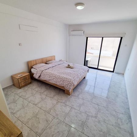 Fanta Sea Apartment Larnaca Luaran gambar