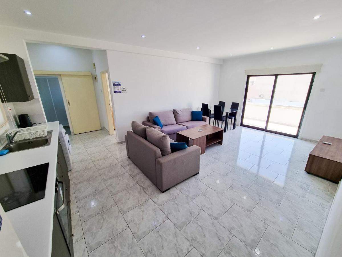 Fanta Sea Apartment Larnaca Luaran gambar